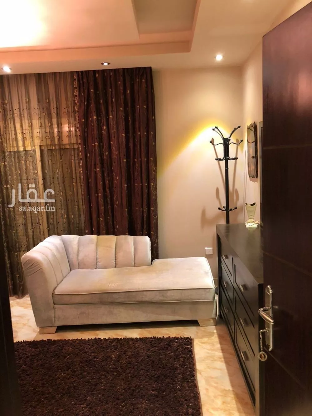 فيلا 4 غرف في الشراع 9
