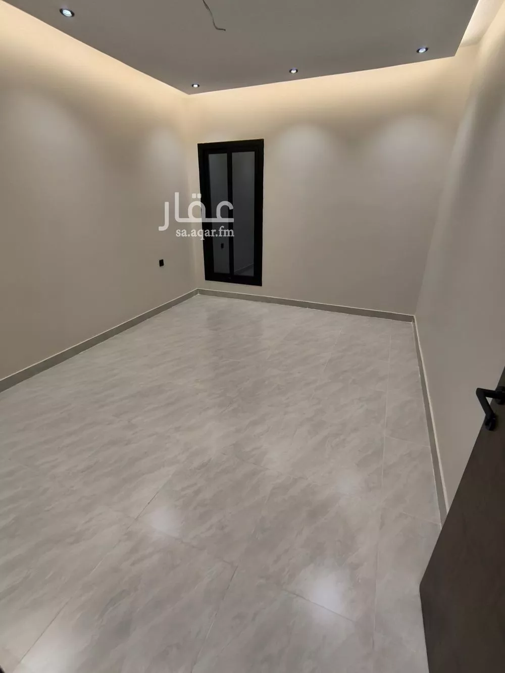 فيلا 12 غرف في الفلاح 9
