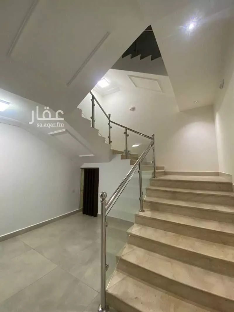 فيلا 5 غرف في الشراع 2