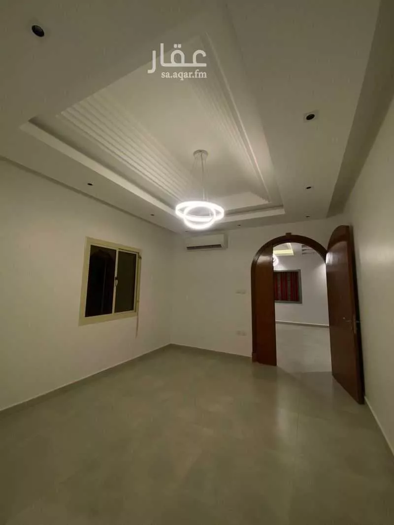 فيلا 5 غرف في الشراع 8