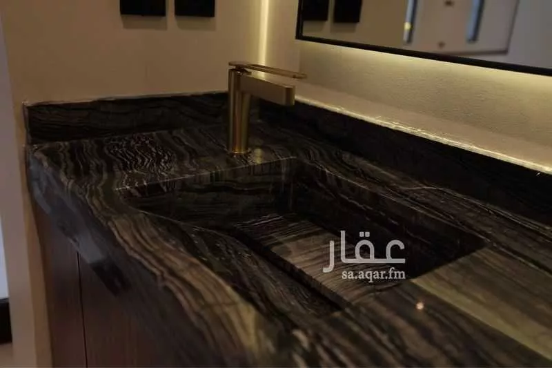 فيلا 8 غرف في الشراع 12