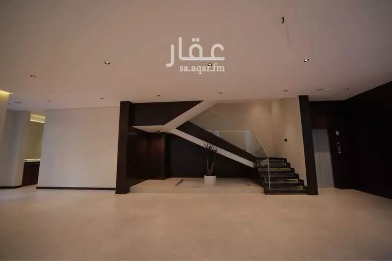فيلا 8 غرف في الشراع 3