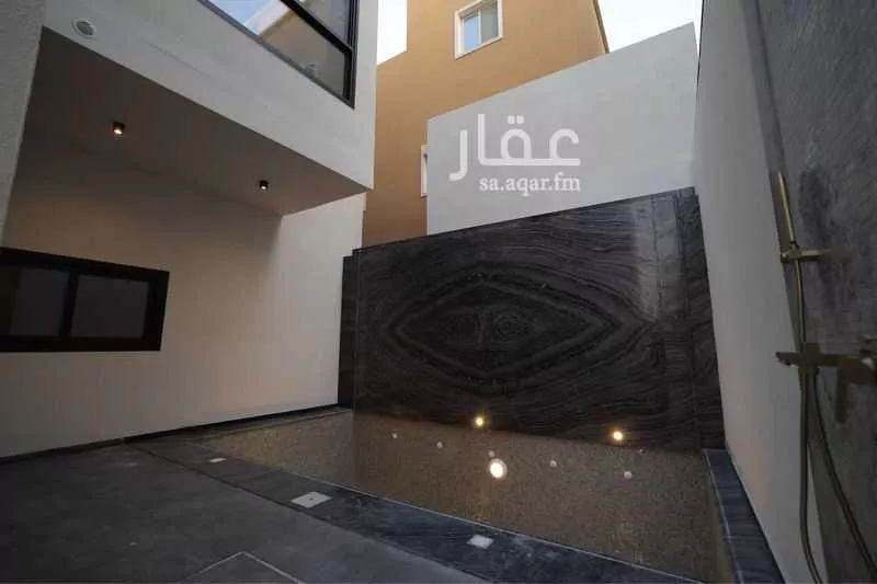 فيلا 8 غرف في الشراع 7
