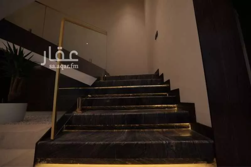 فيلا 8 غرف في الشراع 10