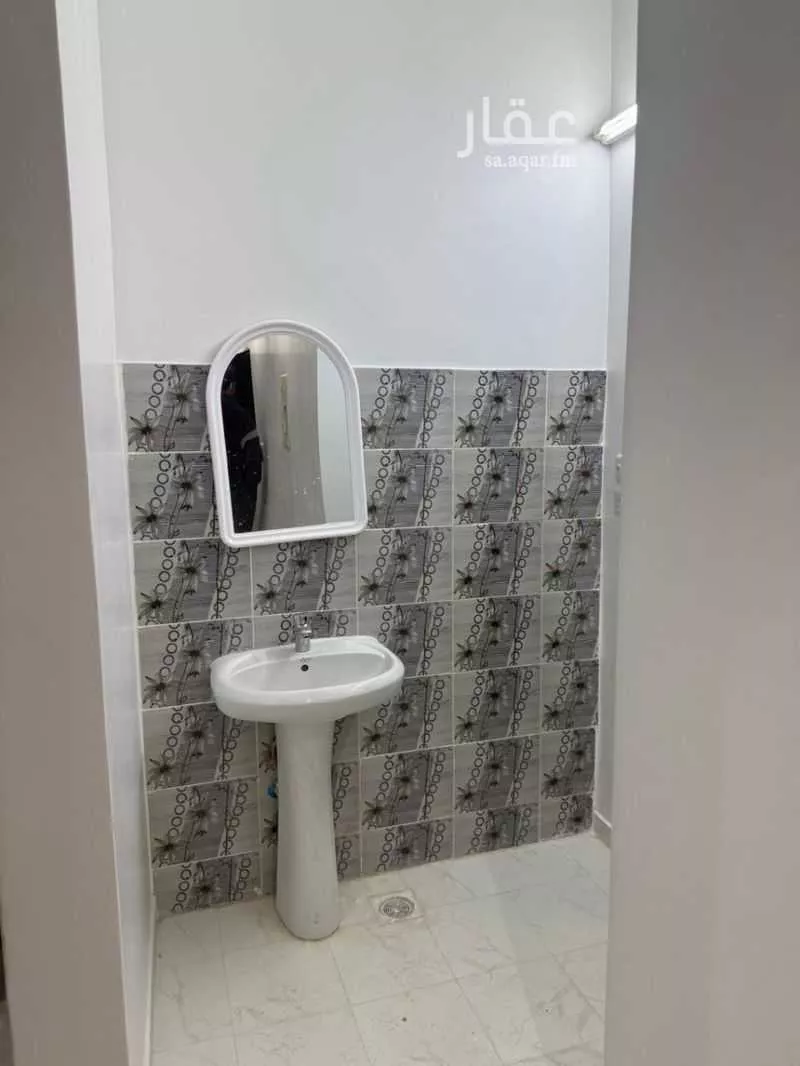 38 bedroom building in Umm Al Hamam Al Gharbi, Riyadh 2