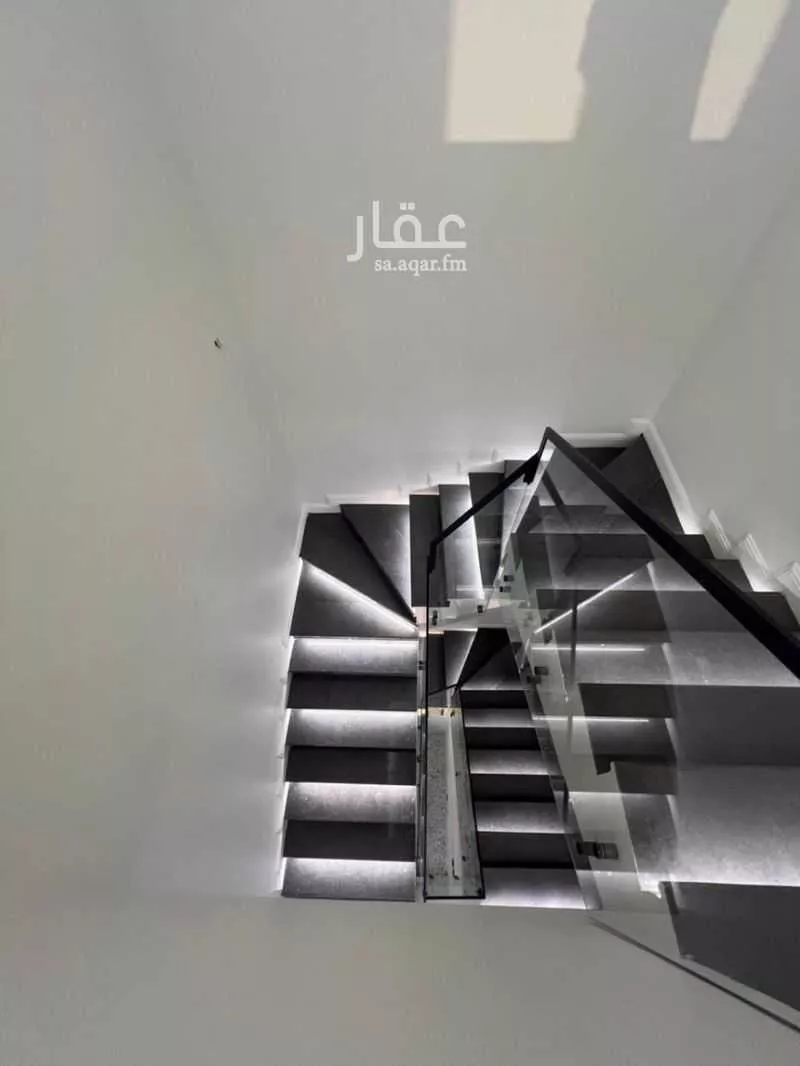 6 bedroom villa in Al Yaqout 9