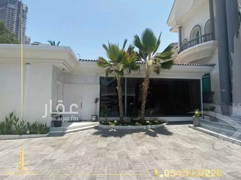 5 bedroom villa in Al Shati 7