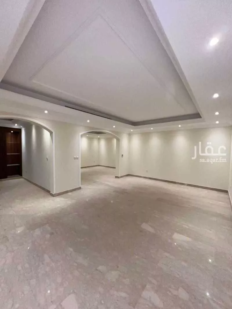 5 bedroom villa in Al Khalidiyyah 15