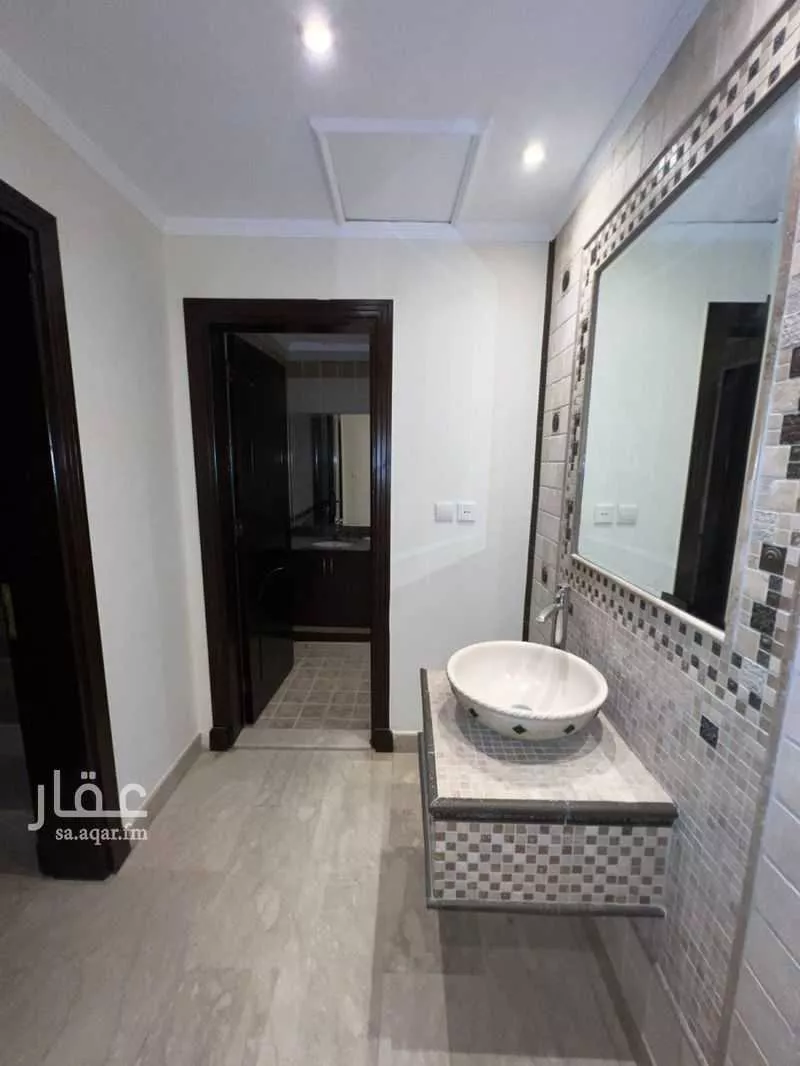 5 bedroom villa in Al Khalidiyyah 7