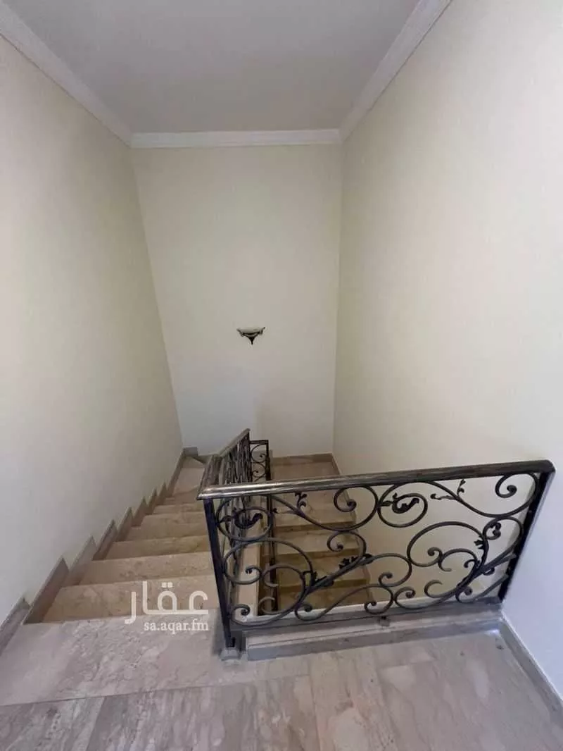 5 bedroom villa in Al Khalidiyyah 8