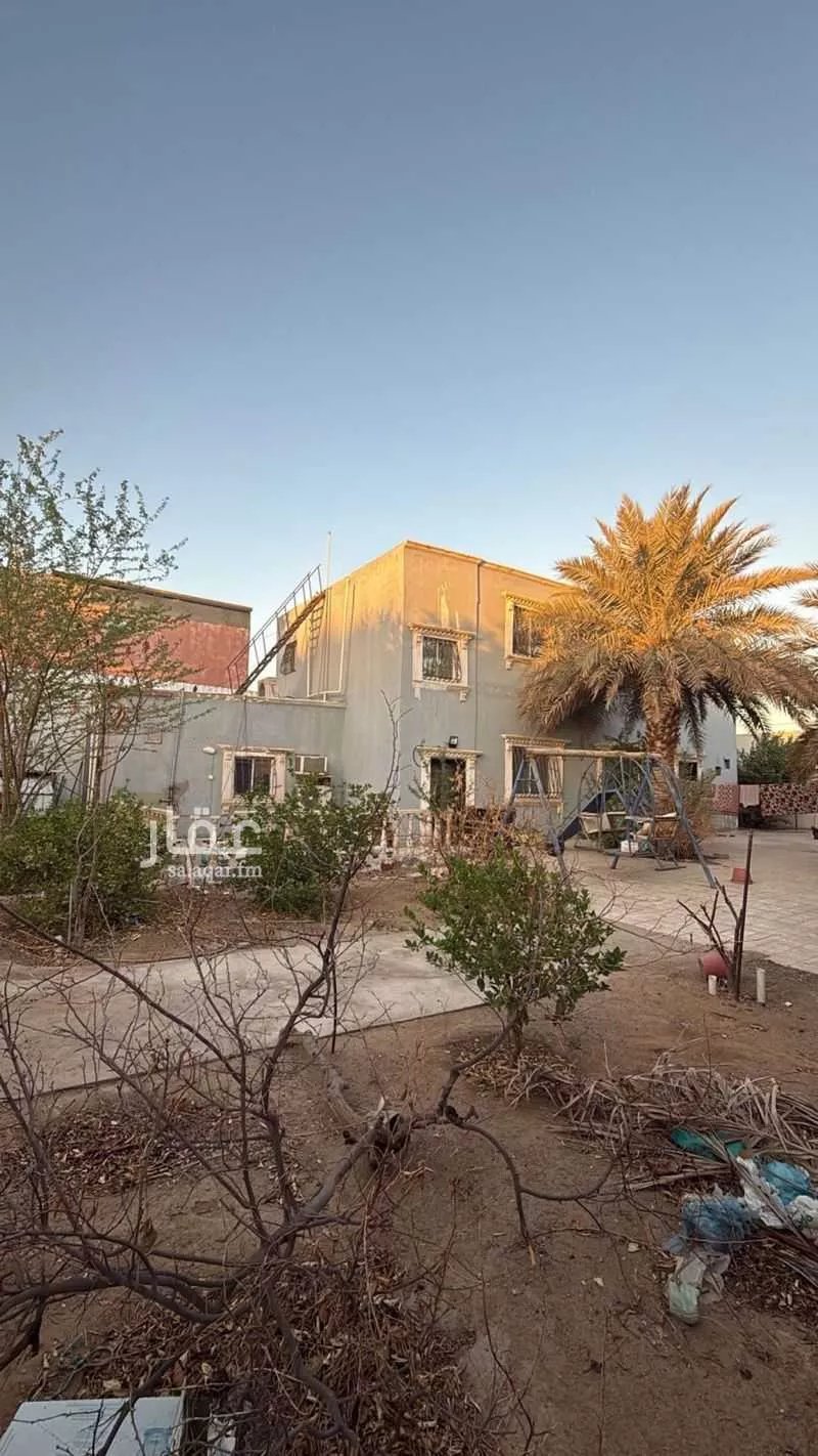 4 bedroom villa in Al Quraynah 3