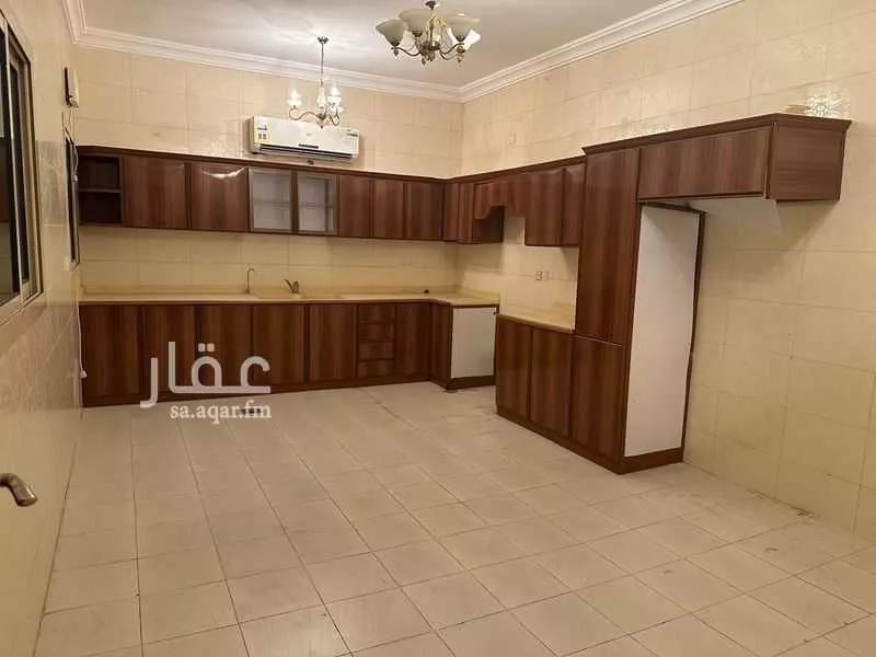 فيلا 9 غرف في الشراع 6
