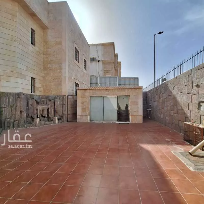 9 bedroom duplex in Al Muntazah 4