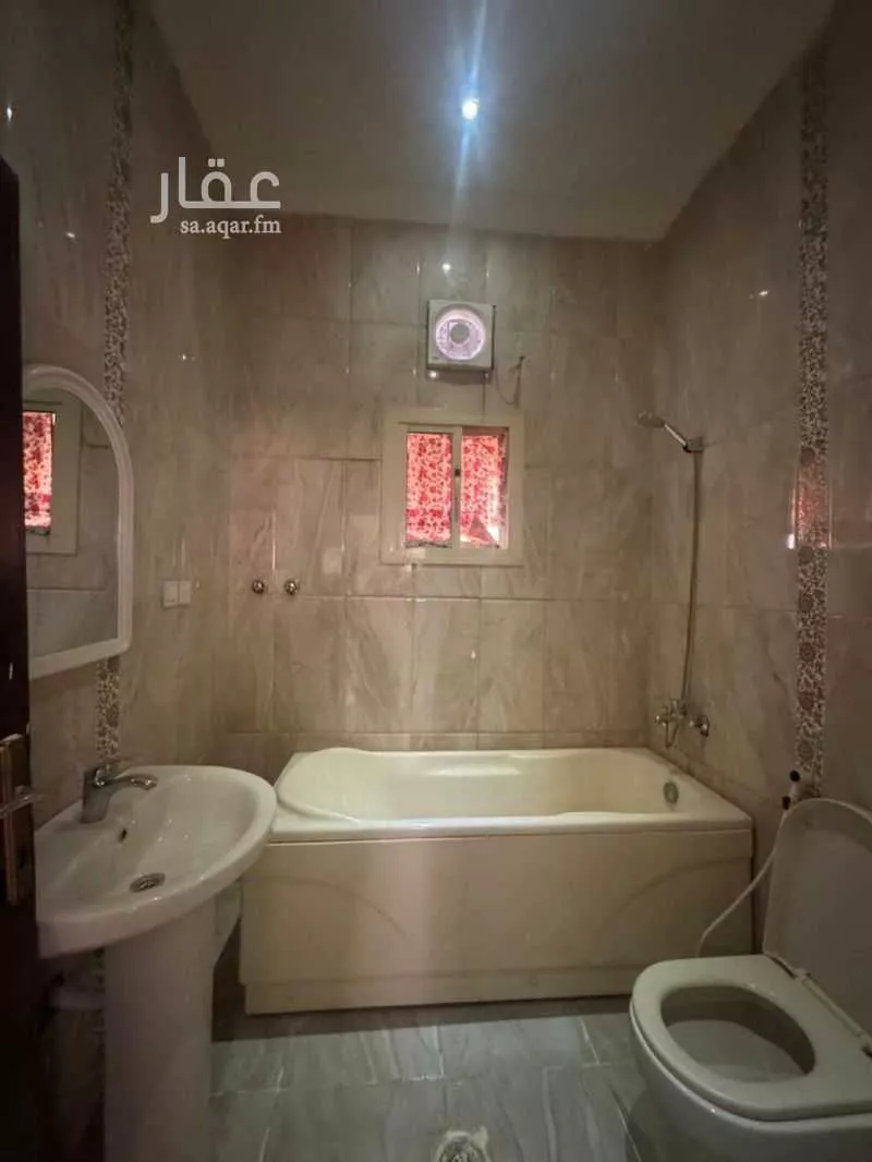 8 bedroom villa in Al Hamdaniyah 17