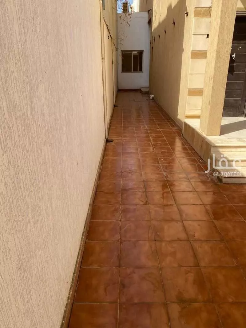 8 bedroom villa in Al Hamdaniyah 3