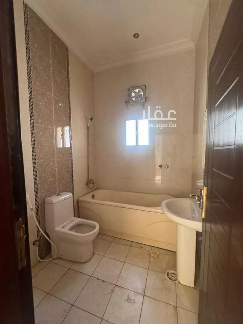 8 bedroom villa in Al Hamdaniyah 25