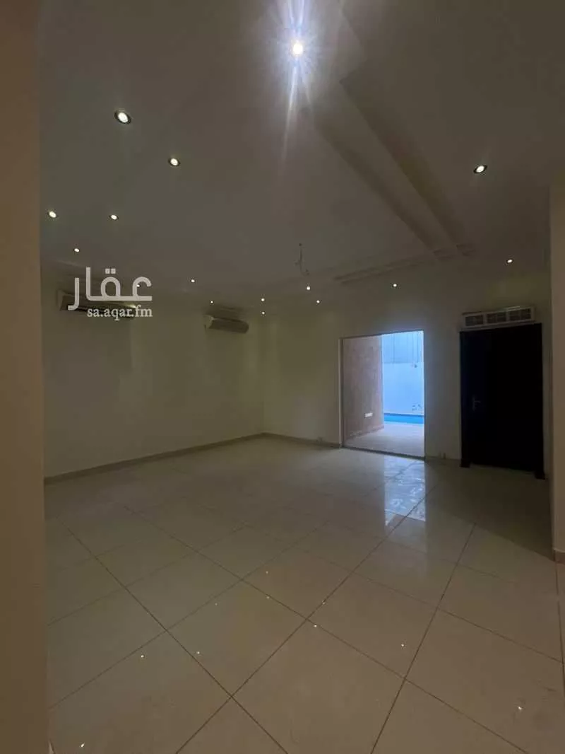 8 bedroom villa in Al Hamdaniyah 9