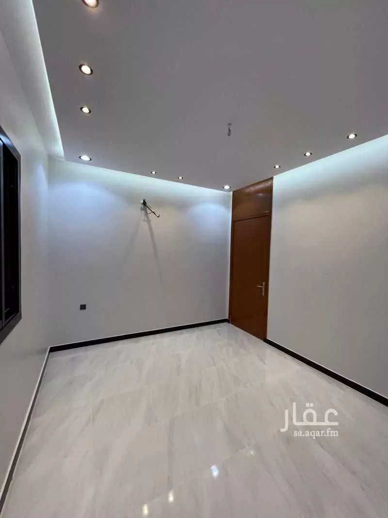 6 bedroom villa in Bahrah 7