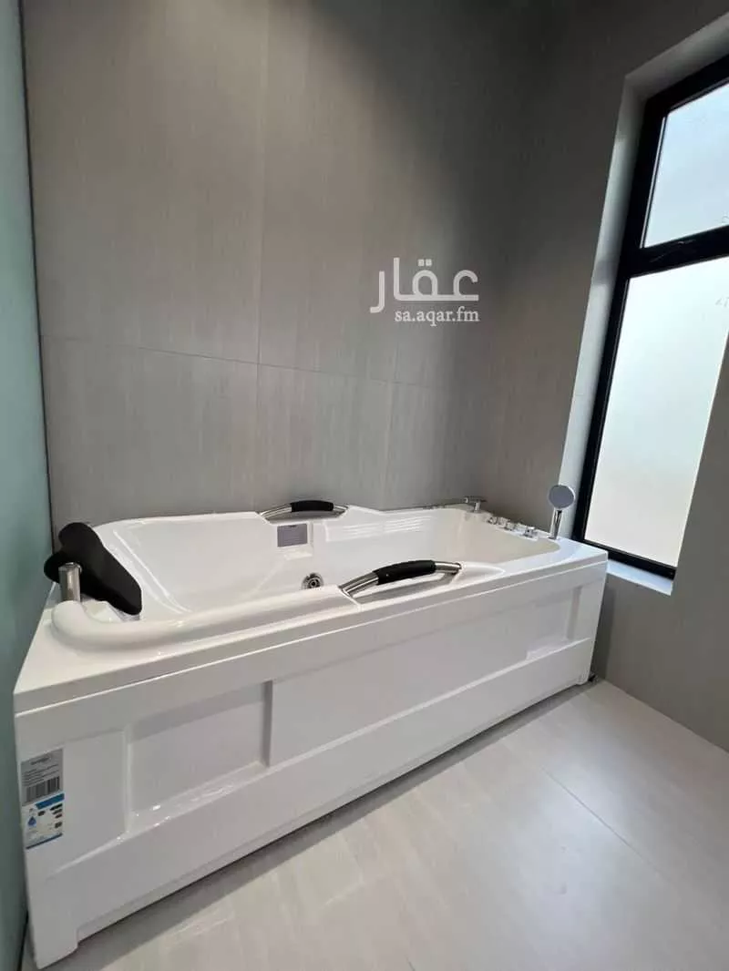 8 bedroom villa in Al Yaqout 12