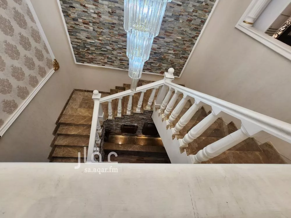 7 bedroom villa in Al Marwa 18