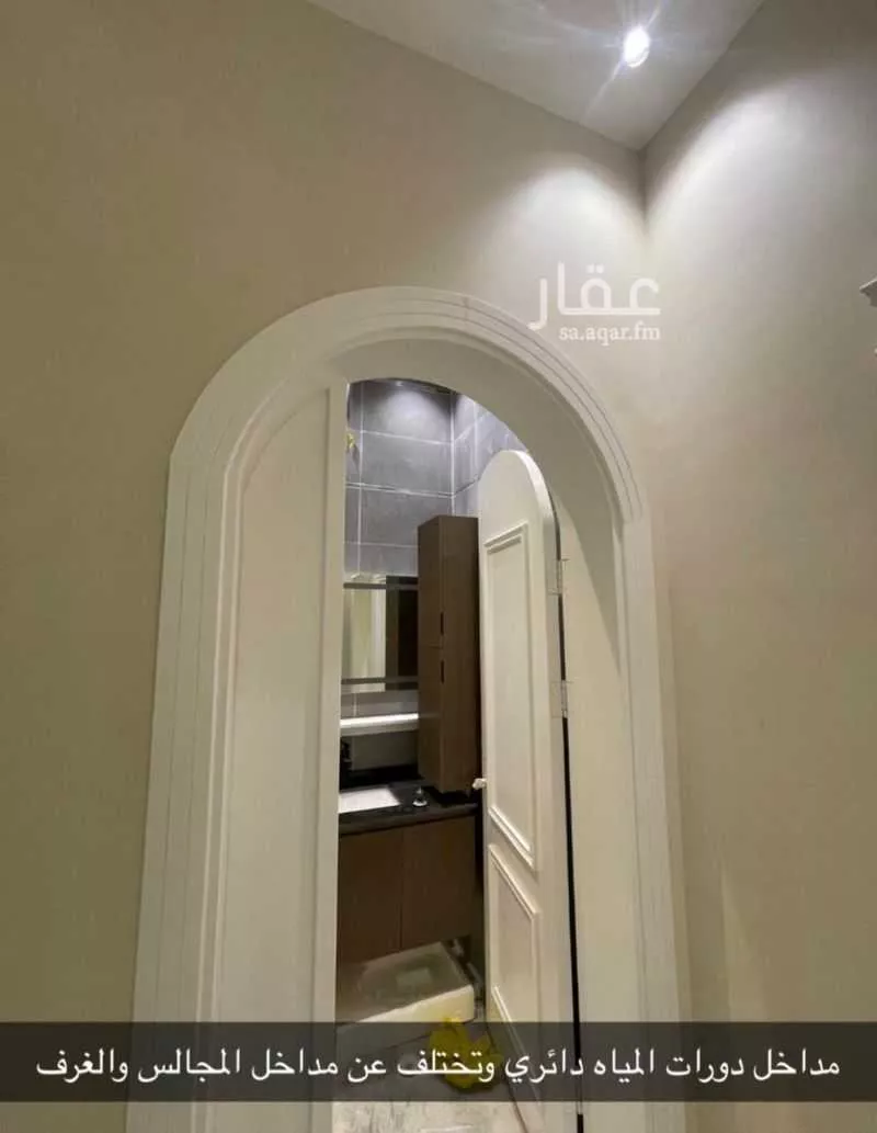 8 bedroom villa in Al Khumrah 2