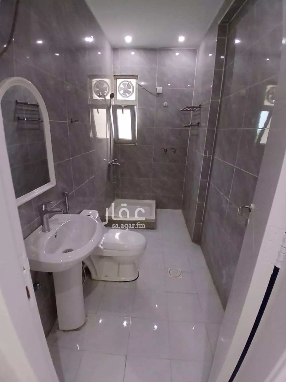 1 bedroom apartment in Al Falah 5