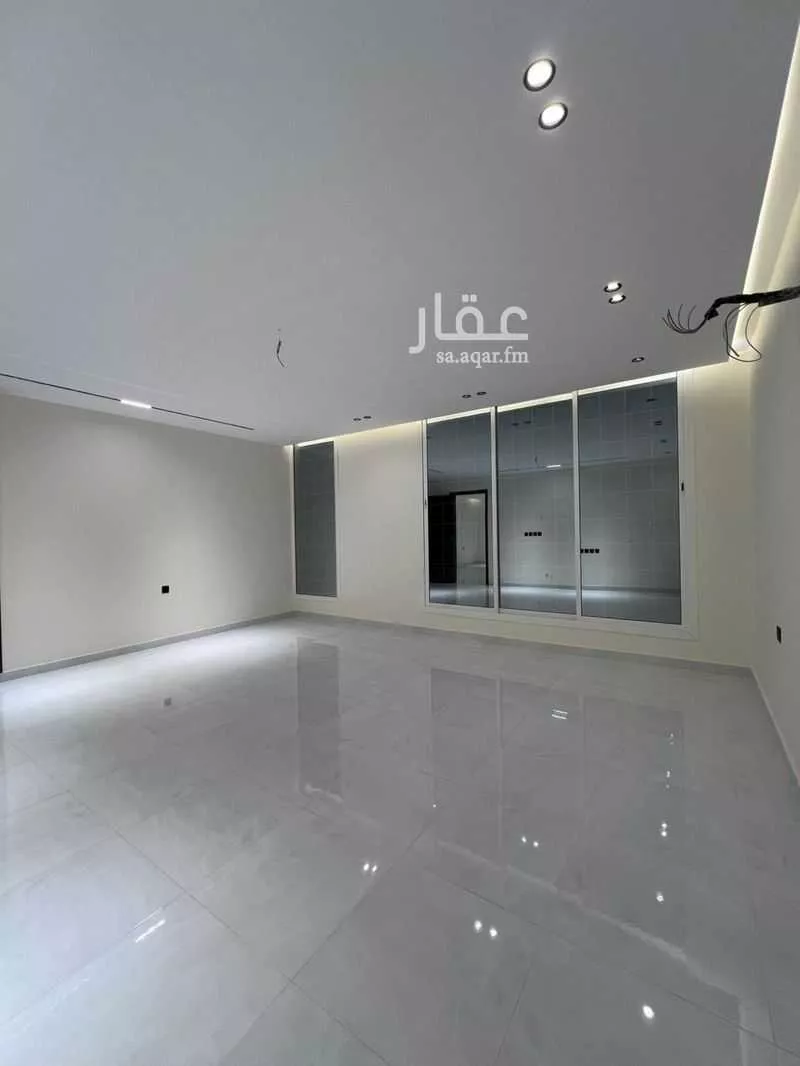 8 bedroom villa in Az Zomorod 4