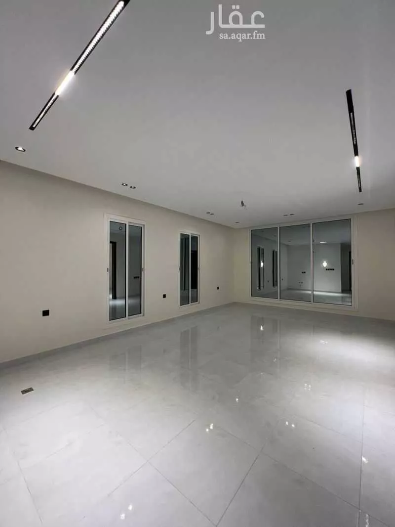 8 bedroom villa in Az Zomorod 6