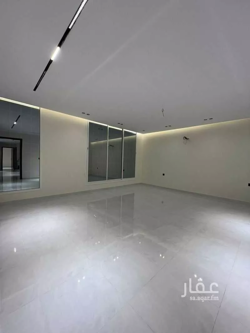 8 bedroom villa in Az Zomorod 9