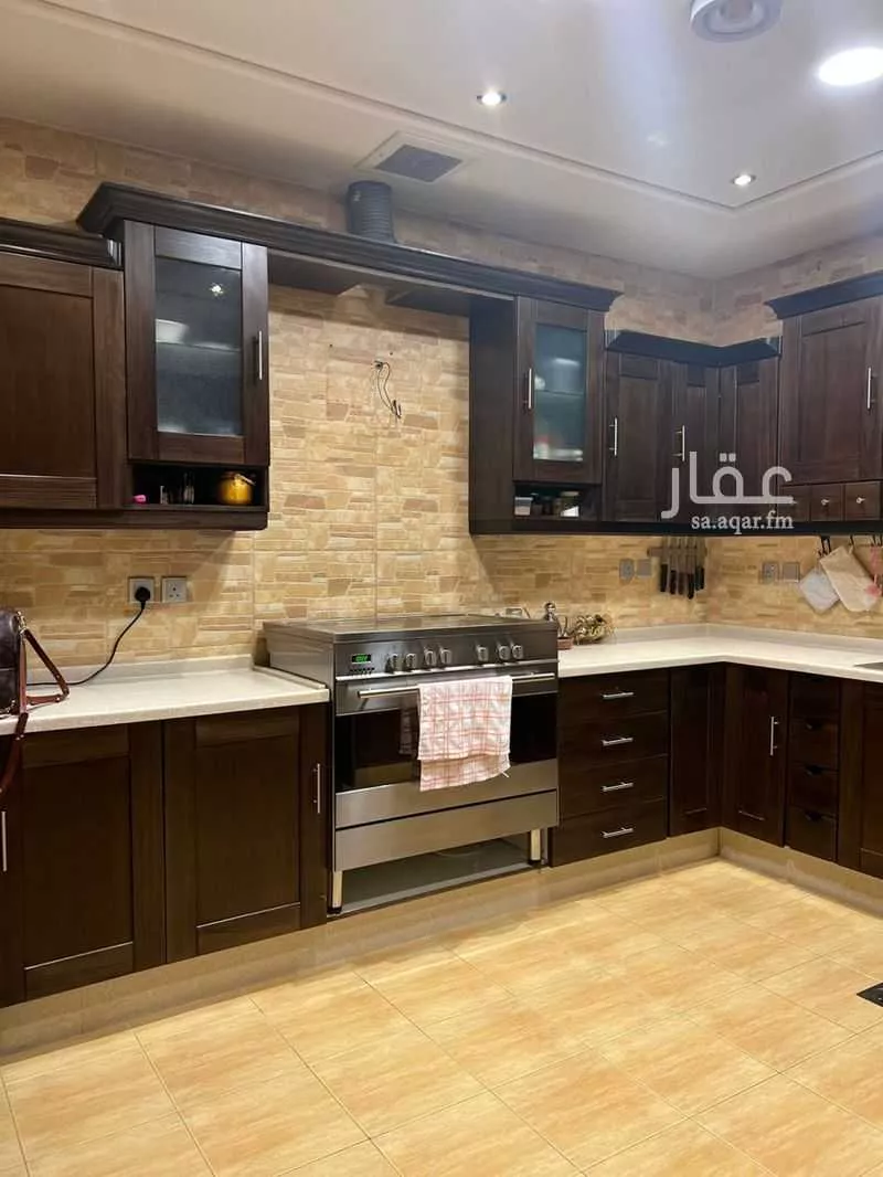 4 bedroom villa in Al Shati 6