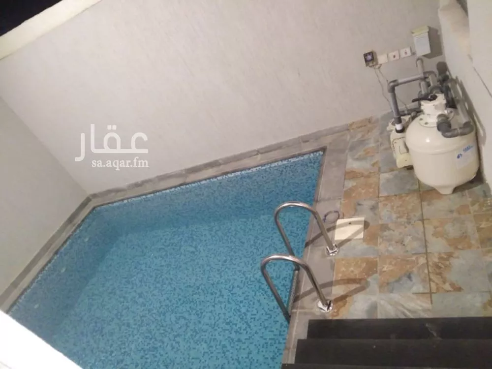 فيلا 8 غرف في الزمرد 30