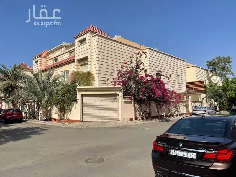 6 bedroom villa in Al Khalidiyyah 2