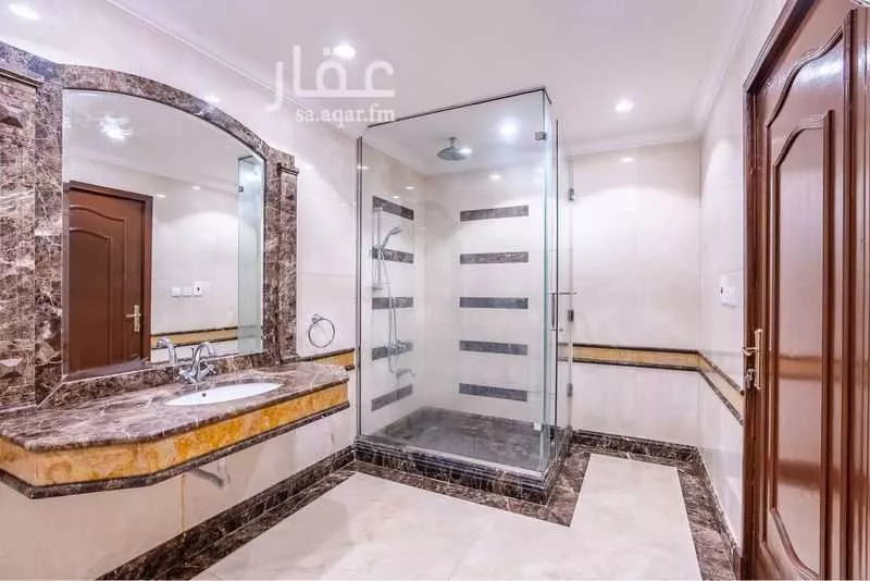 6 bedroom villa in Al Khalidiyyah 20