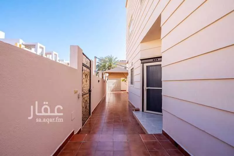 6 bedroom villa in Al Khalidiyyah 7