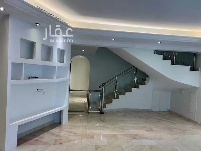 7 bedroom villa in Al Khalidiyyah 14