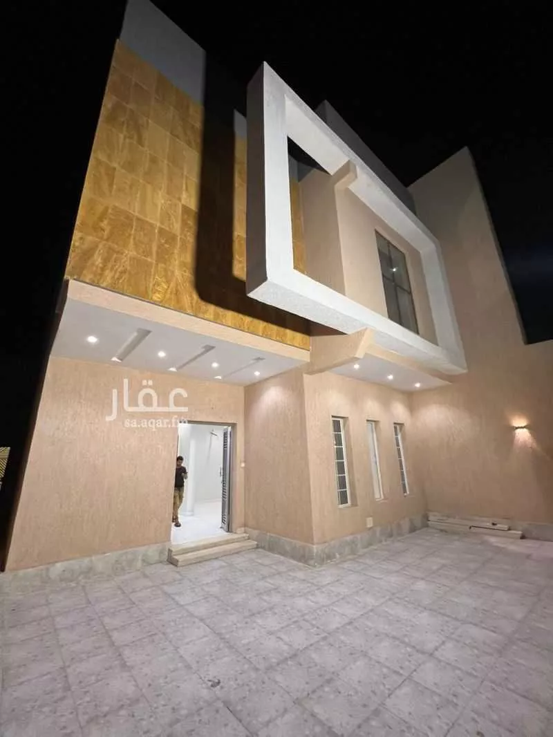 8 bedroom villa in Al Hamdaniyah 2