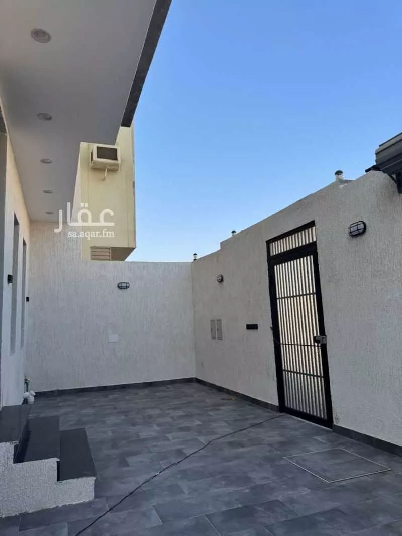 7 bedroom villa in Al Khumrah 2