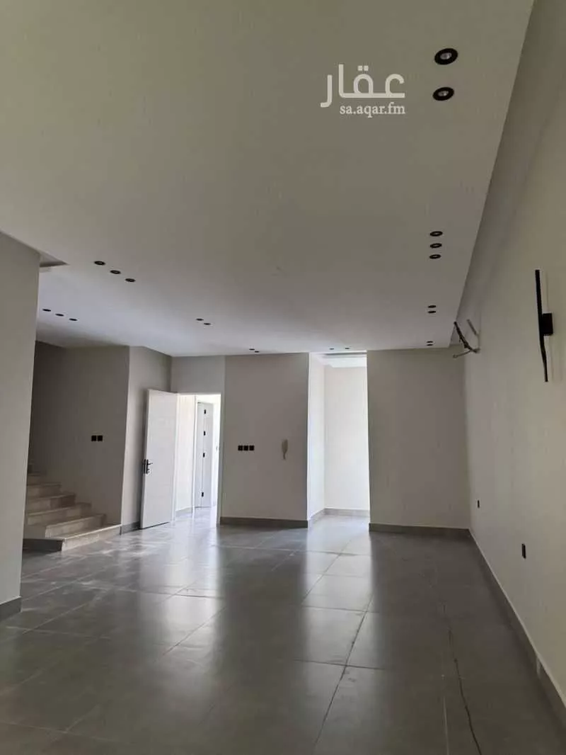 7 bedroom villa in Al Khumrah 11