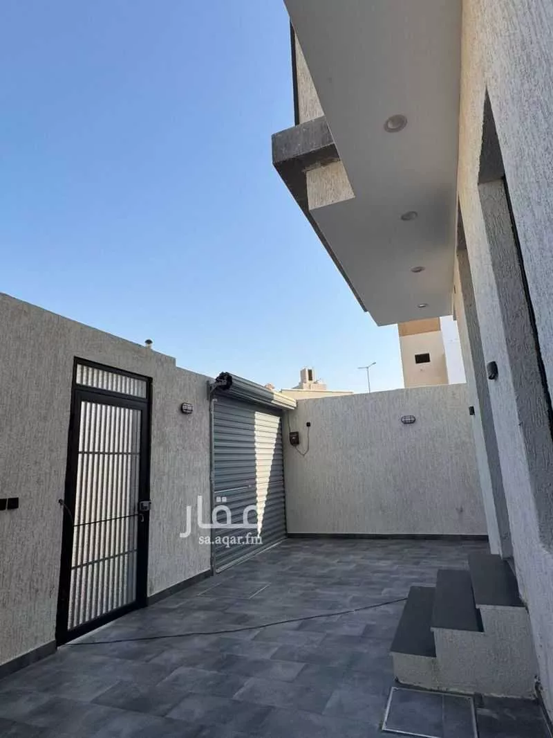 7 bedroom villa in Al Khumrah 4