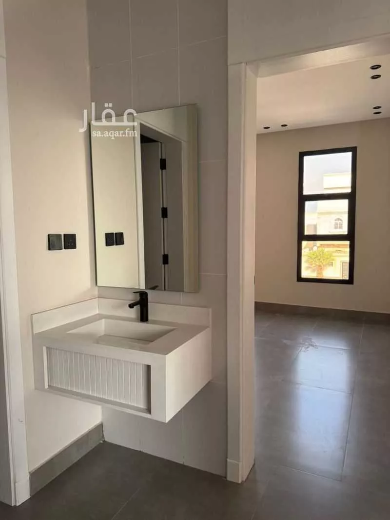 7 bedroom villa in Al Khumrah 8
