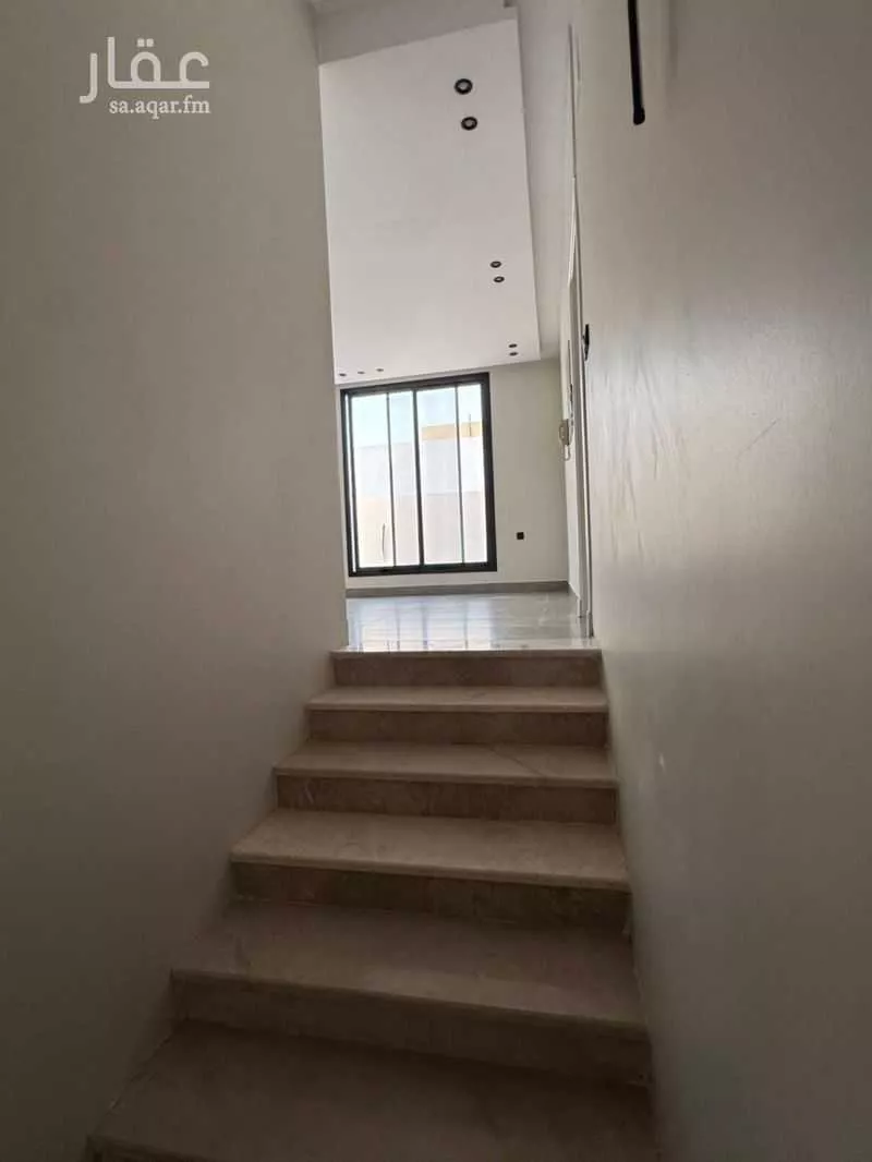 7 bedroom villa in Al Khumrah 9