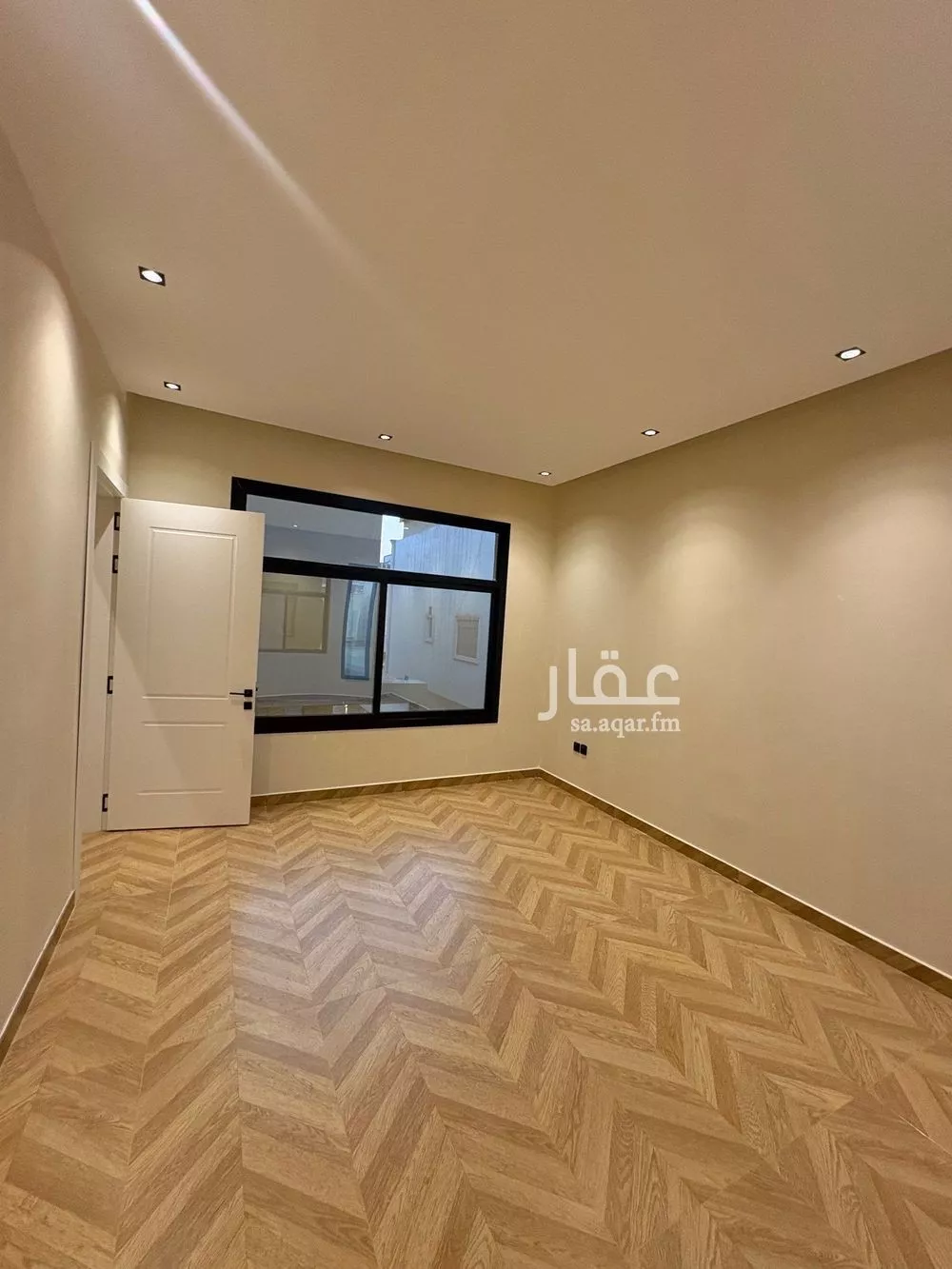 9 bedroom villa in Al Yaqout 11