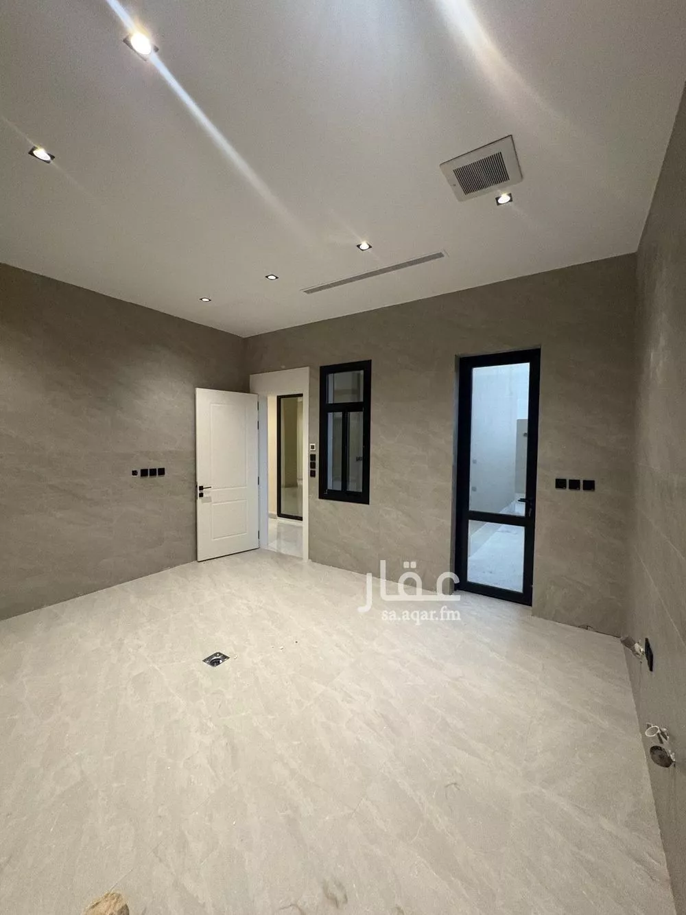 9 bedroom villa in Al Yaqout 22