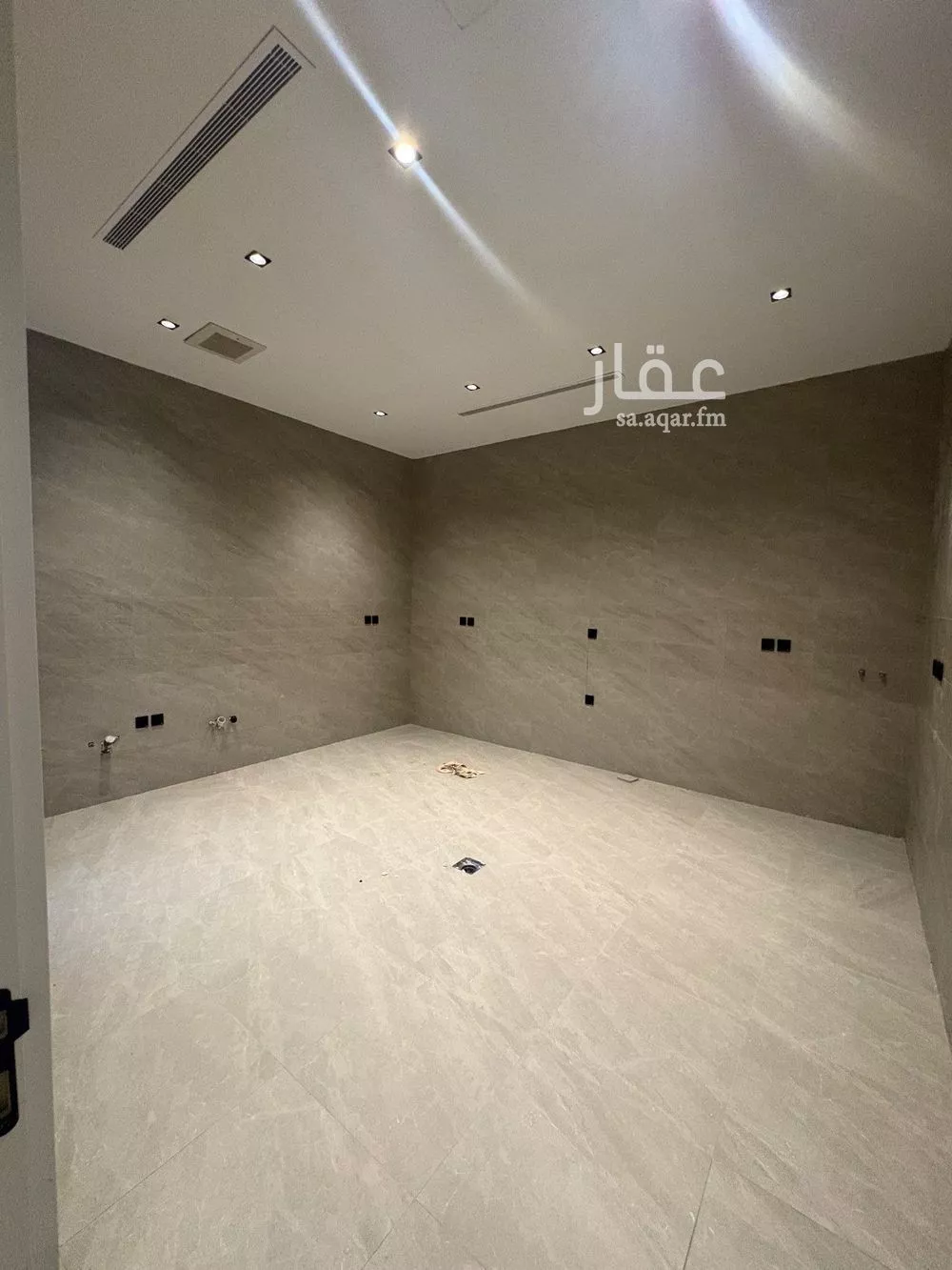 9 bedroom villa in Al Yaqout 26