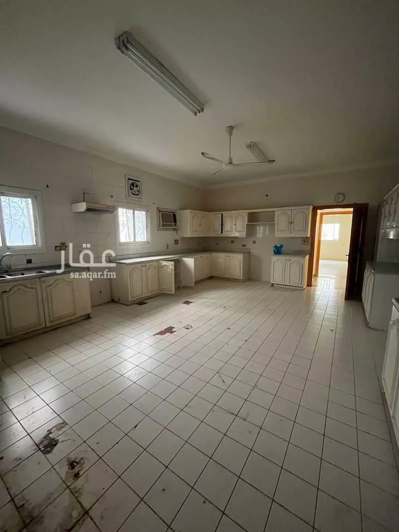 4 bedroom villa in Al Aziziyah 5