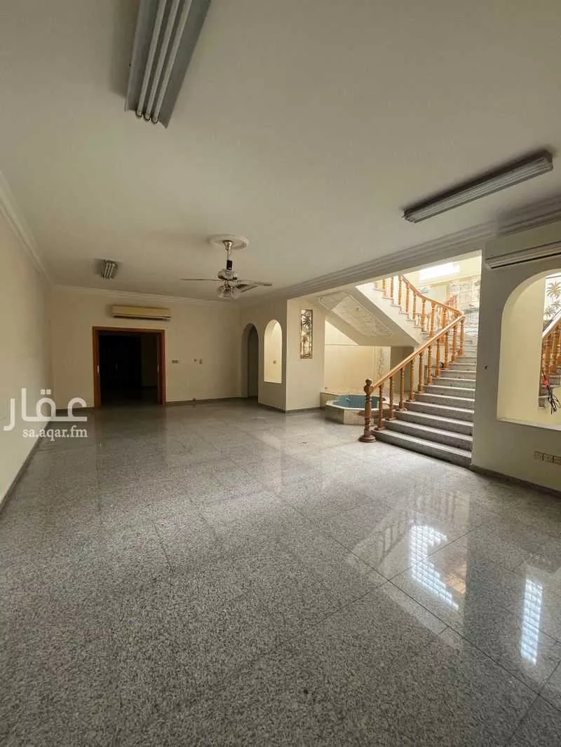 4 bedroom villa in Al Aziziyah 6