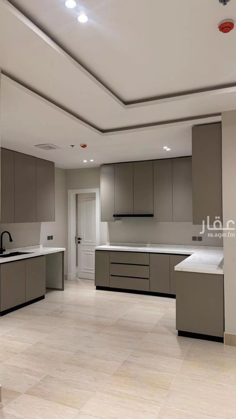 4 bedroom apartment in Al Hamra 6