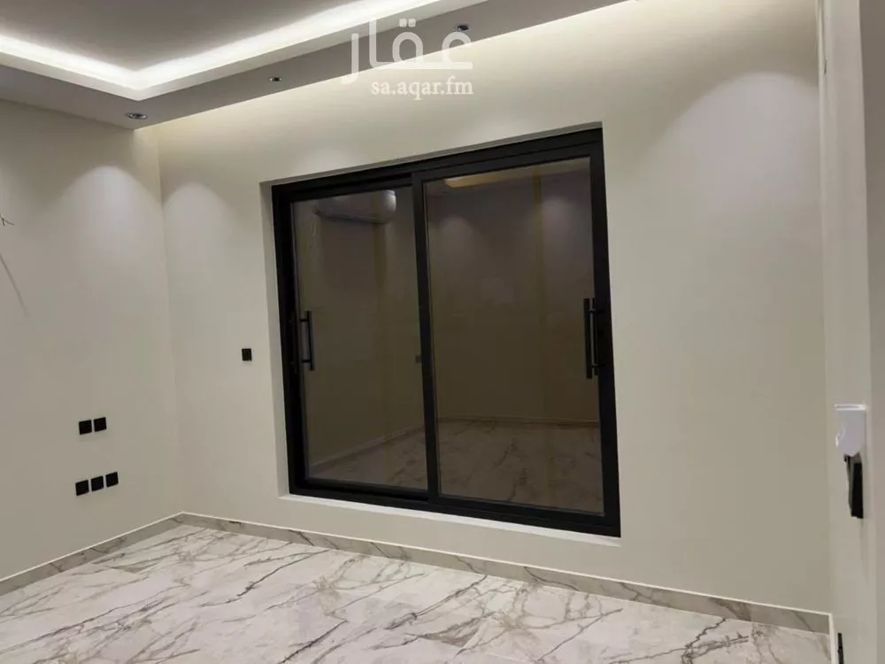 الطابق في النرجس