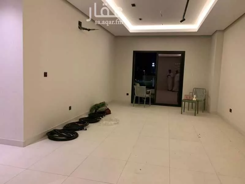 شقة 5 غرف في الحمرا 12