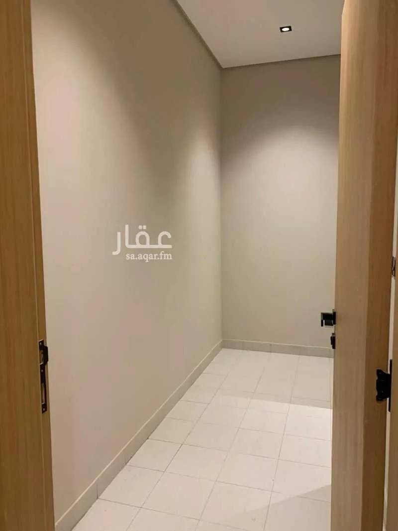 شقة 5 غرف في الحمرا 10